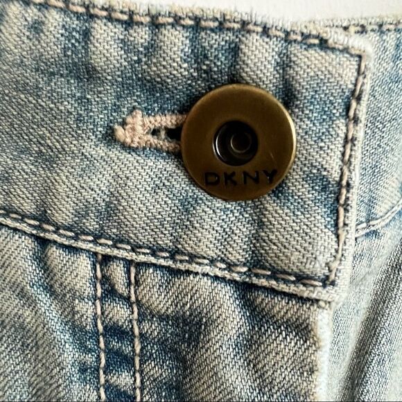 DKNY Light Wash High Rise Front Seam Split Hem Straight Leg Denim Size 14W NWT - Picture 4 of 10